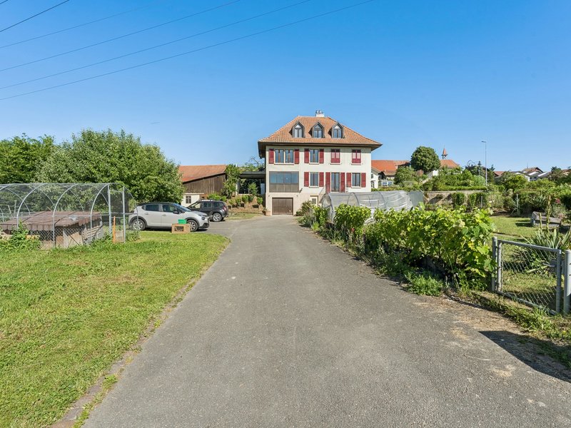 8.5-Zimmer Einfamilienhaus in Villars-le-grand - Aussenflächen