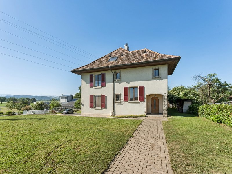 8.5-Zimmer Einfamilienhaus in Villars-le-grand - &nbsp;