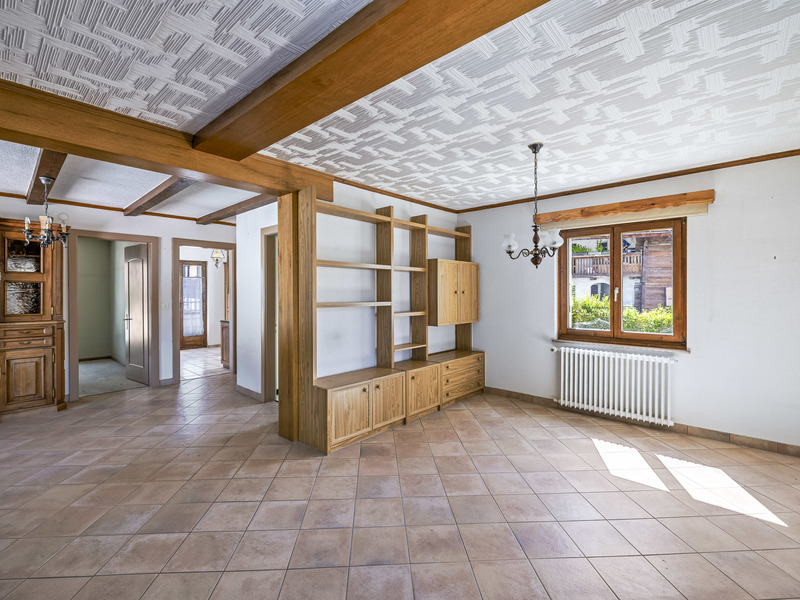 4.5-Zimmer Einfamilienhaus in Chalais - Wohn- und Essbereich
