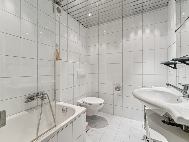 Moitié de maison jumelle de 5.5 pièces à Adligenswil - Salle de bain