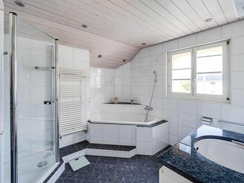 Casa unifamiliare di 4.5 locali a Münsingen - Bagno