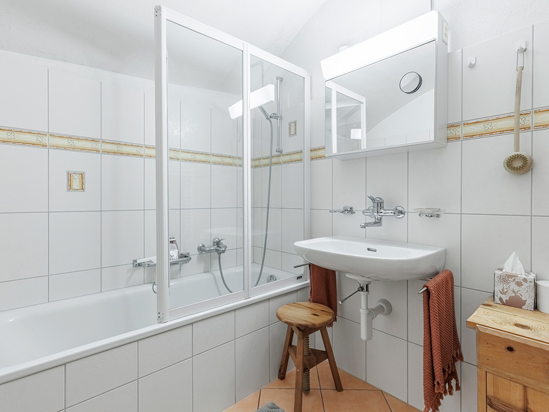 9-Zimmer Einfamilienhaus in Tschlin - Badezimmer