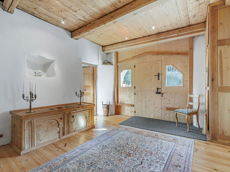 9-Zimmer Einfamilienhaus in Tschlin - Eingangsbereich