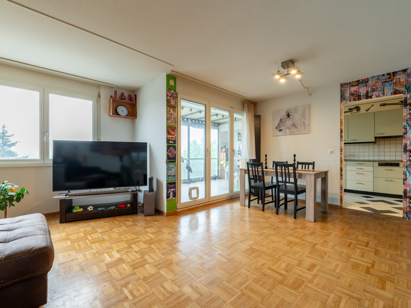 4.5-Zimmer Wohnung in Langendorf - Wohn- und Essbereich
