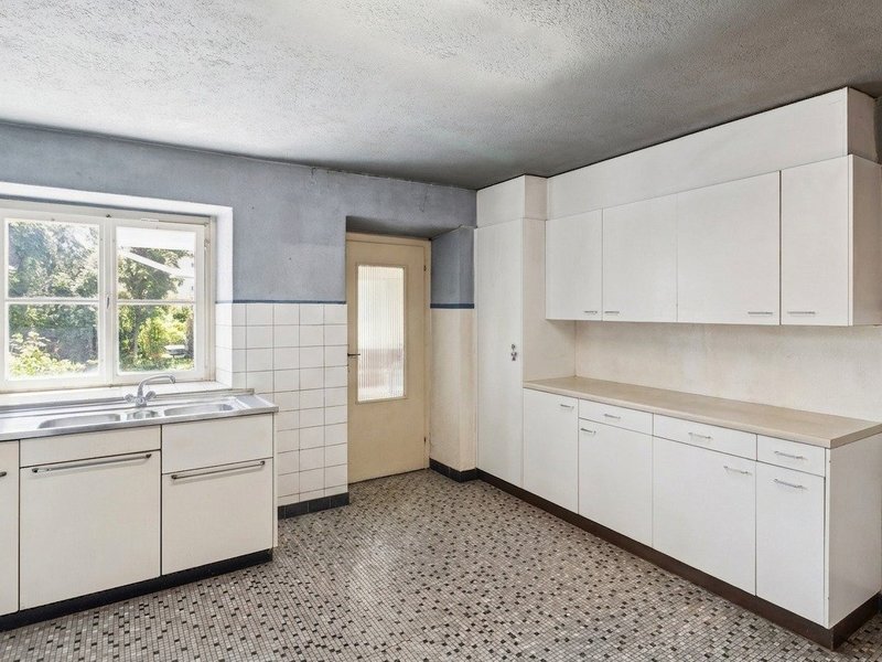 8-Zimmer Einfamilienhaus in Nunningen - Küche