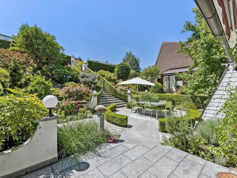 6.5-Zimmer Reiheneckhaus in Langnau am Albis - Aussenflächen