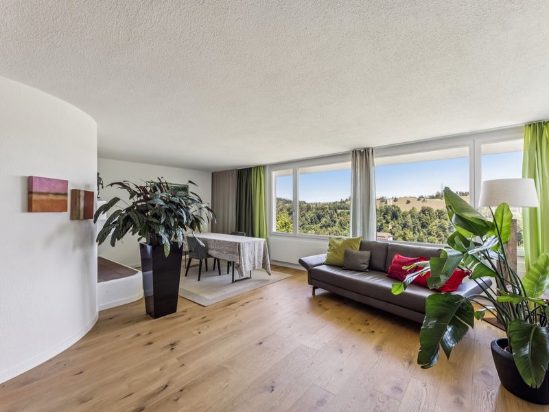 6.5-Zimmer Reiheneckhaus in Langnau am Albis - Wohn- und Essbereich