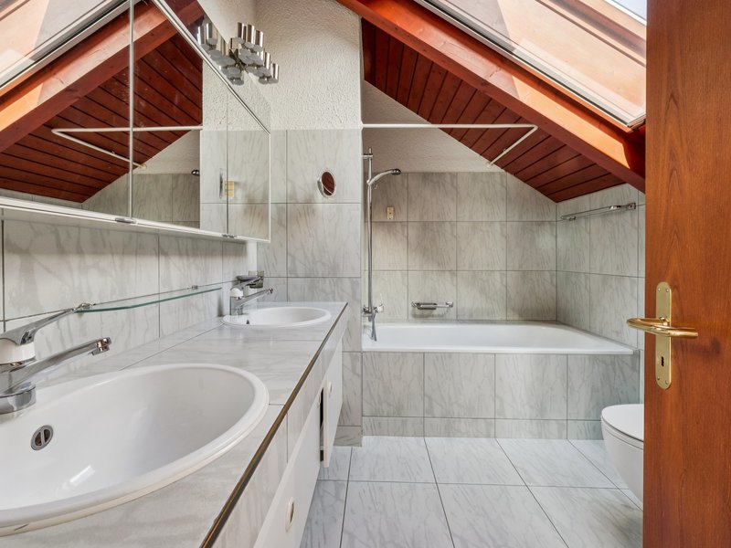 7.5-Zimmer Einfamilienhaus in Beinwil am See - Badezimmer