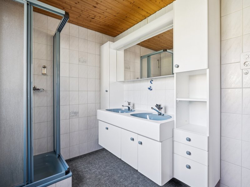 Maison individuelle de 5.5 pièces à Welschenrohr - Salle de bain