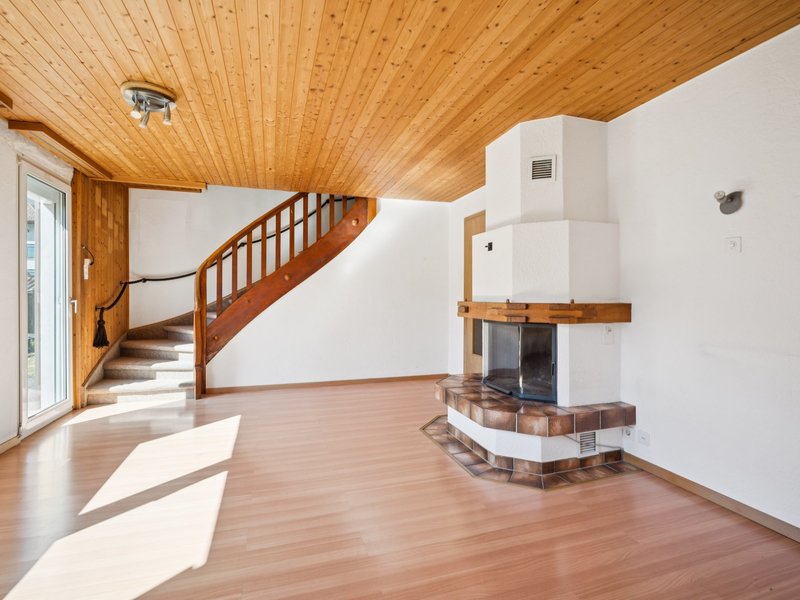 Maison individuelle de 5.5 pièces à Welschenrohr - Séjour et salle à manger