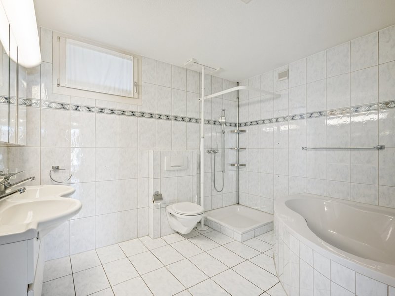 Duplex de 6.5 pièces à Meisterschwanden - Salle de bain