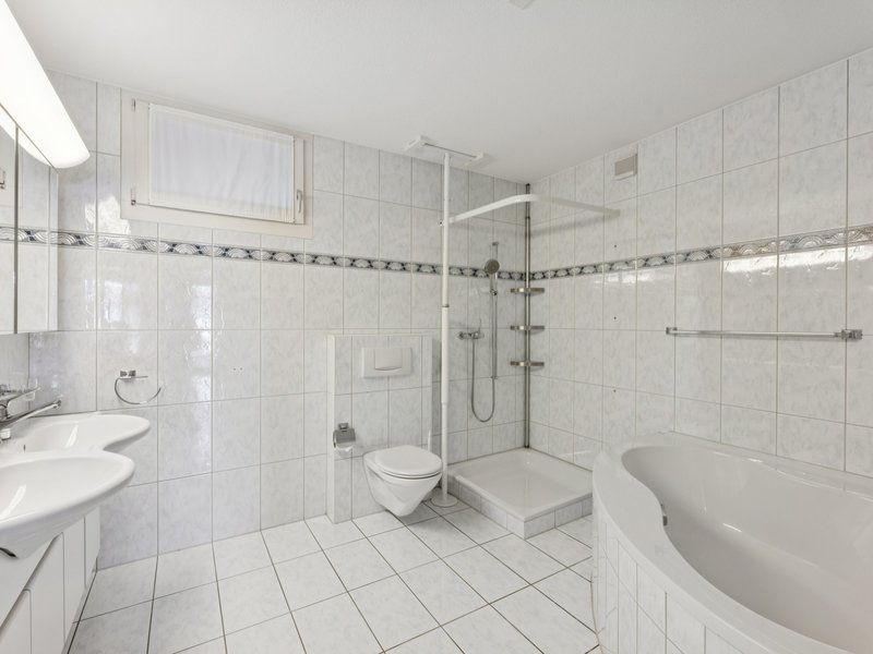 Duplex de 6.5 pièces à Meisterschwanden - Salle de bain