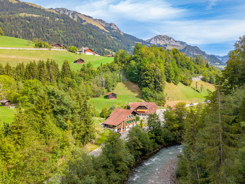 Immeuble collectif à Oberwil im Simmental - &nbsp;