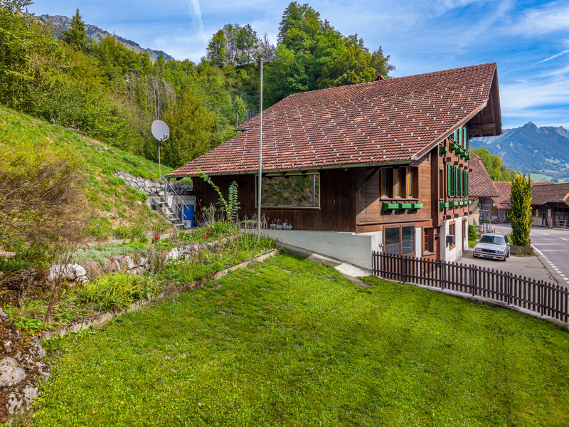 Immeuble collectif à Oberwil im Simmental - Surfaces extérieures