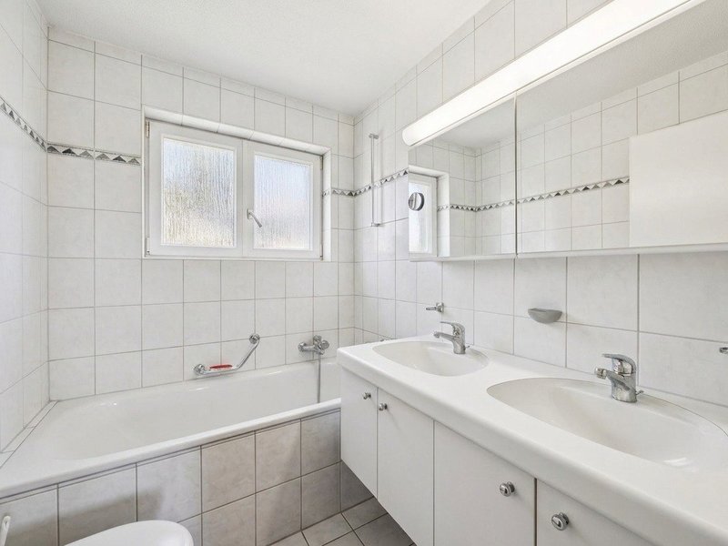 Maison individuelle de 9 pièces à Hirzel - Salle de bain