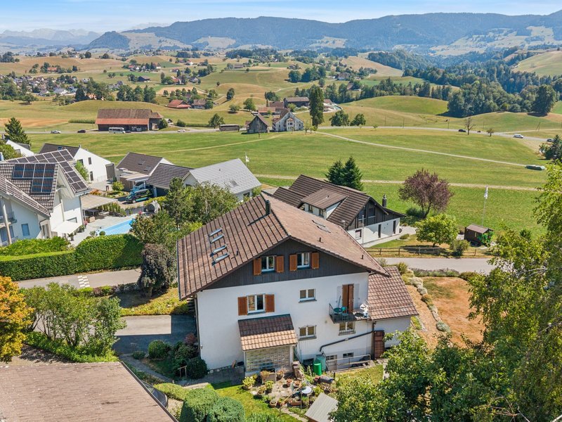 Maison individuelle de 9 pièces à Hirzel - &nbsp;