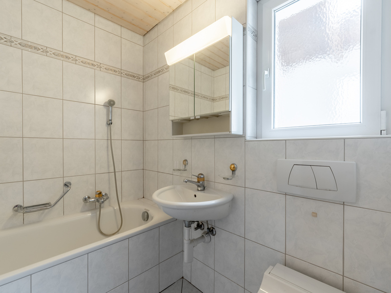 Moitié de maison jumelle de 4.5 pièces à Hägendorf - Salle de bain