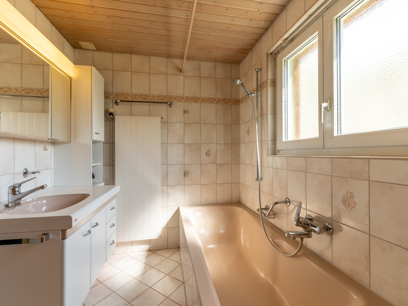 3.5-Zimmer Einfamilienhaus in Rütschelen - Badezimmer