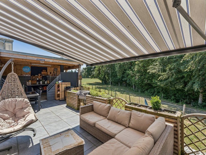Maison individuelle de 7.5 pièces à Cottens - Surfaces extérieures