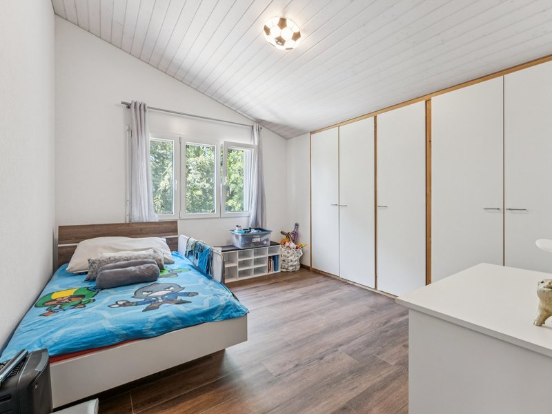 Maison individuelle de 7.5 pièces à Cottens - Chambre