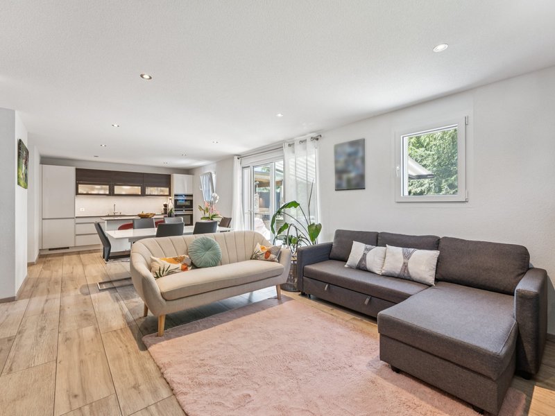 Maison individuelle de 7.5 pièces à Cottens - Séjour et salle à manger