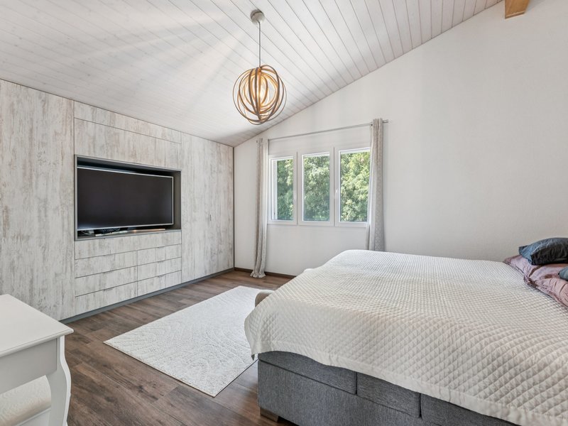 Maison individuelle de 7.5 pièces à Cottens - Chambre