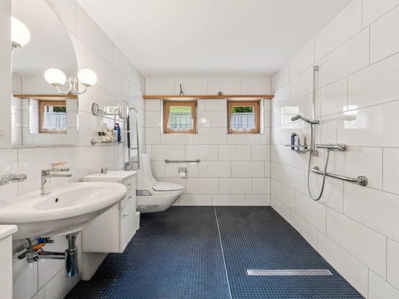 Maison individuelle de 7 pièces à Weiach - Salle de bain
