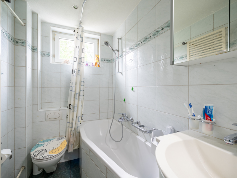 11-Zimmer Einfamilienhaus in Lostorf - Badezimmer