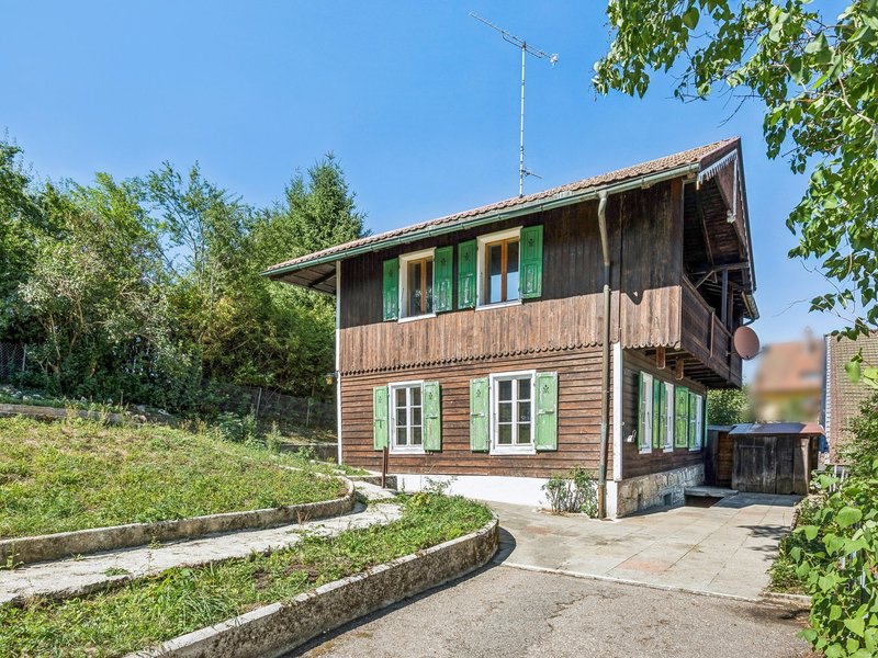 5-Zimmer Einfamilienhaus in Locle - Aussenflächen