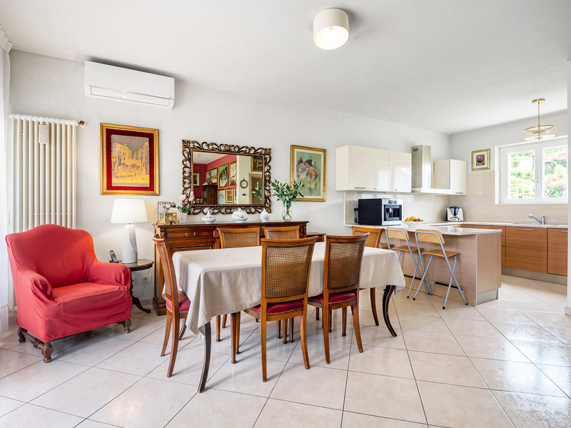 Moitié de maison jumelle de 7 pièces à Caslano - Séjour et salle à manger