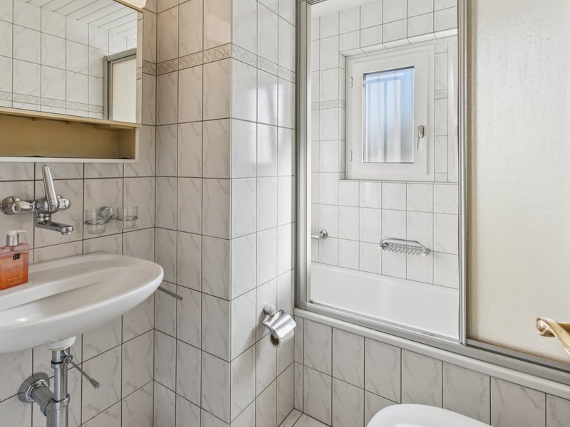 7.5-Zimmer Einfamilienhaus in Rothenburg - Badezimmer