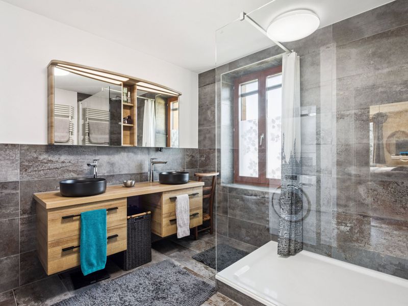 Maison individuelle de 6.5 pièces à Cugy - Salle de bain
