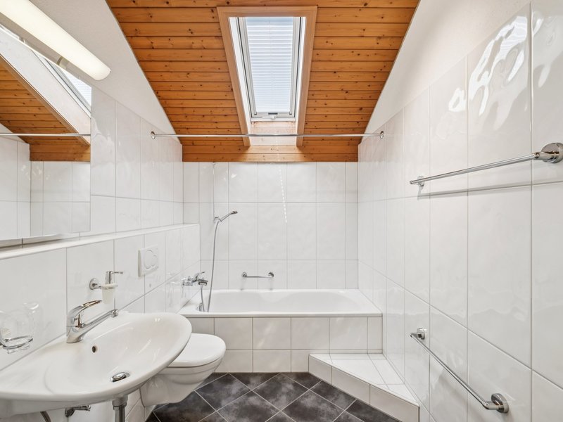Appartement de 5.5 pièces à Hagendorn - Salle de bain