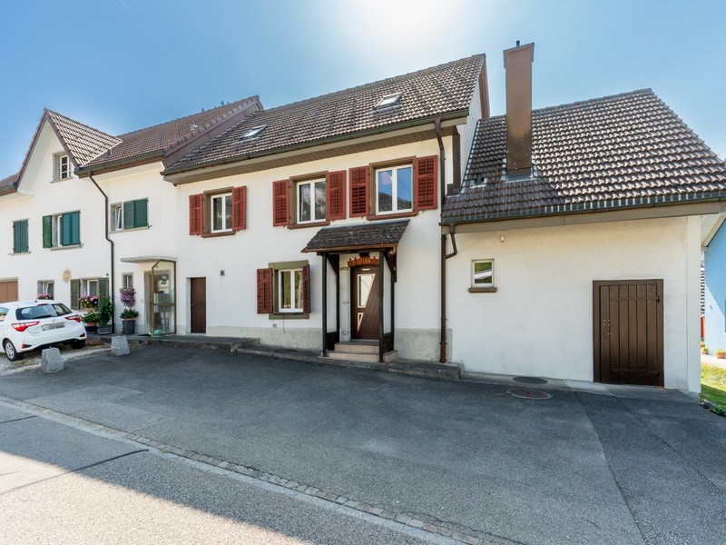 Maison d'angle mitoyenne de 8.5 pièces à Rüttenen - &nbsp;