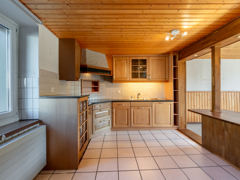 Maison d'angle mitoyenne de 8.5 pièces à Rüttenen - Cuisine