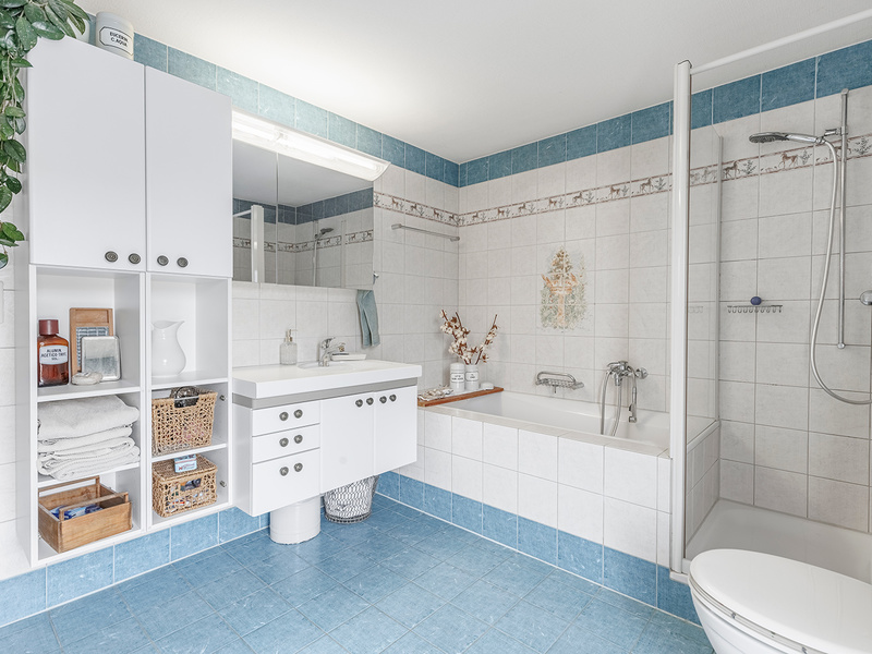 9-Zimmer Einfamilienhaus in Flerden - Badezimmer