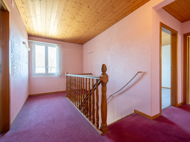 Maison individuelle de 6.5 pièces à Bolken - Dégagement