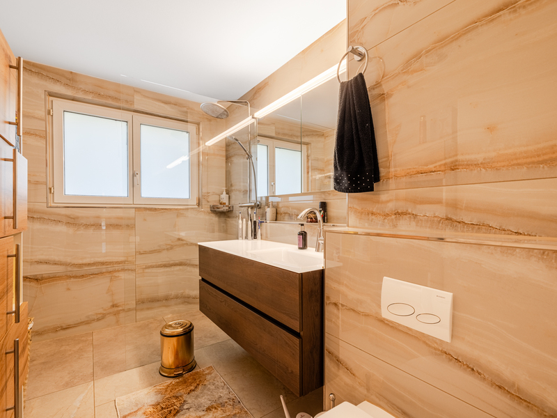 Appartement de 5.5 pièces à Wittenbach - Salle de bain