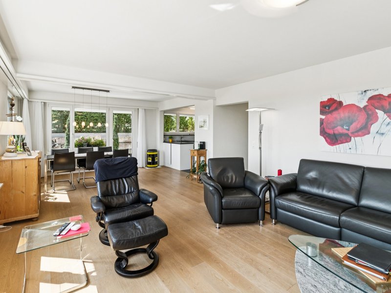 5.5-Zimmer Einfamilienhaus in Bergdietikon - Wohn- und Essbereich