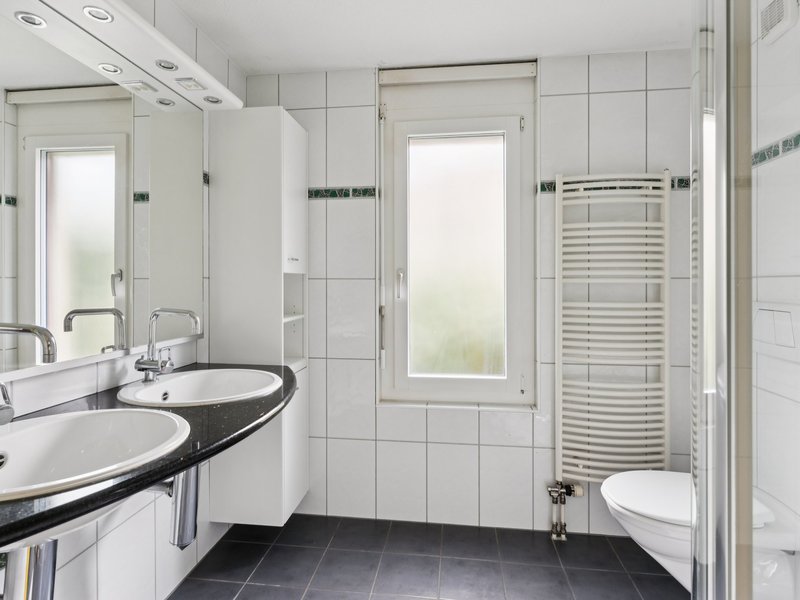 Maison d'angle mitoyenne de 5.5 pièces à Kriens - Salle de bain