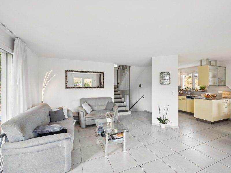 Maison individuelle de 6.5 pièces à Hölstein - Séjour et salle à manger