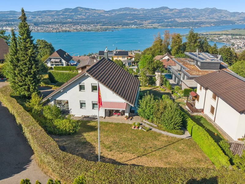 Maison individuelle de 5.5 pièces à Altendorf - &nbsp;