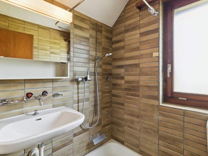 4.5-Zimmer Doppelhaushälfte in Oberembrach - Badezimmer