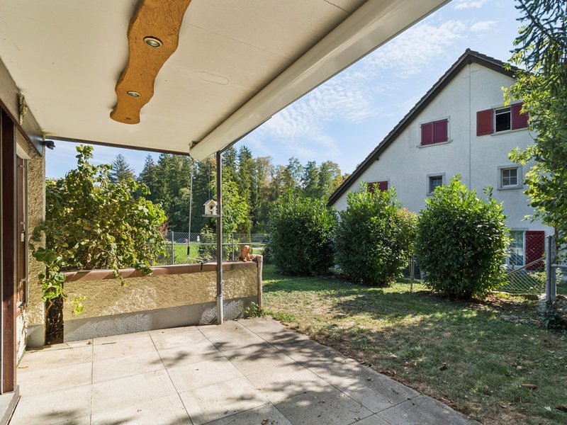 4.5-Zimmer Doppelhaushälfte in Oberembrach - Aussenflächen