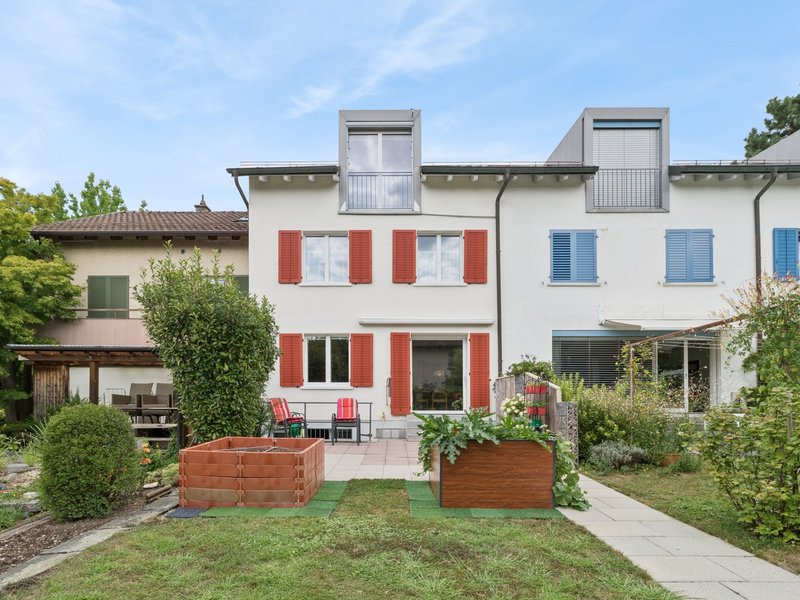 4.5-Zimmer Reihenmittelhaus in Zürich - Aussenflächen