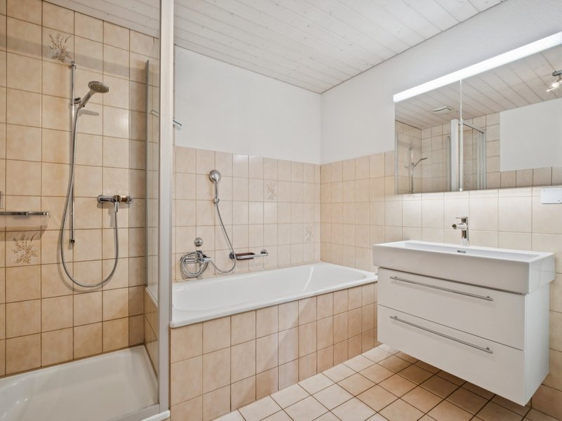 Duplex de 7.5 pièces à Aesch - Salle de bain