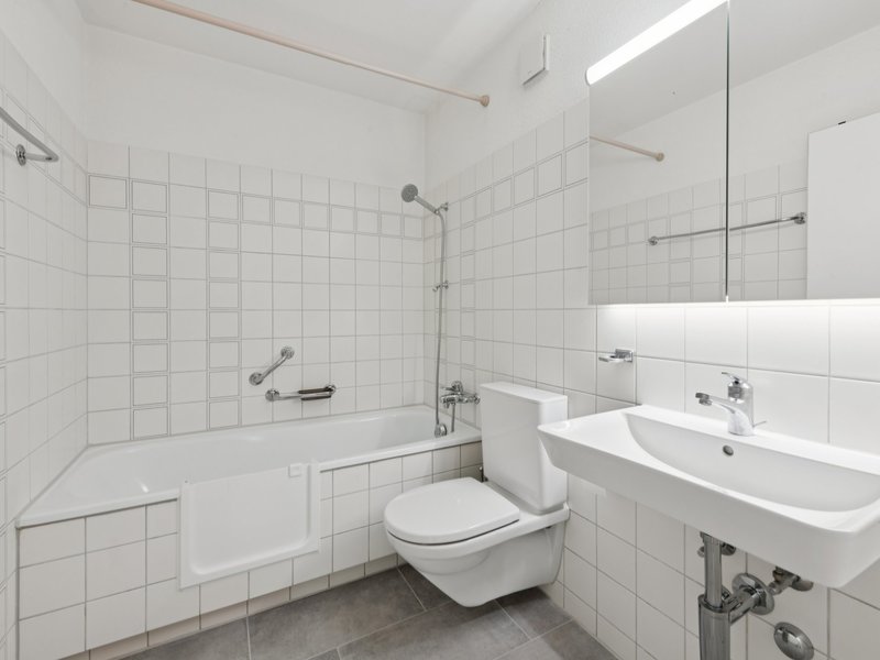 5-Zimmer Wohnung in Dättwil - Badezimmer