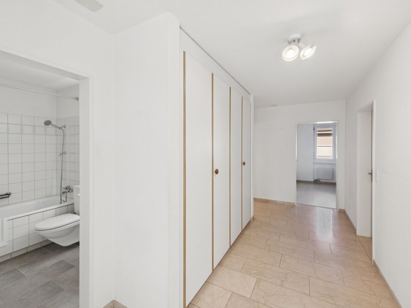 5-Zimmer Wohnung in Dättwil - Korridor