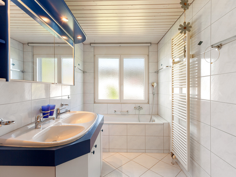 Casa unifamiliare di 7.5 locali a Henau - Bagno