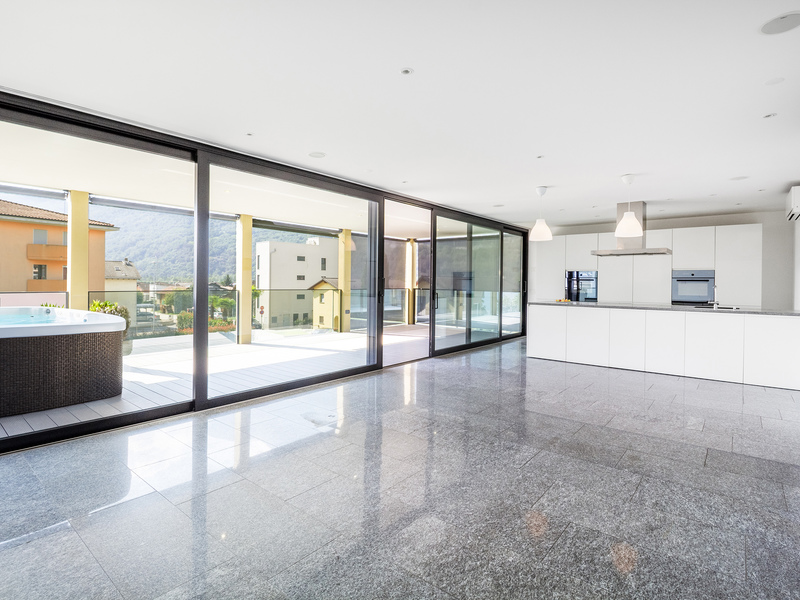 Appartement en terrasse de 4.5 pièces à Biasca - Séjour et salle à manger